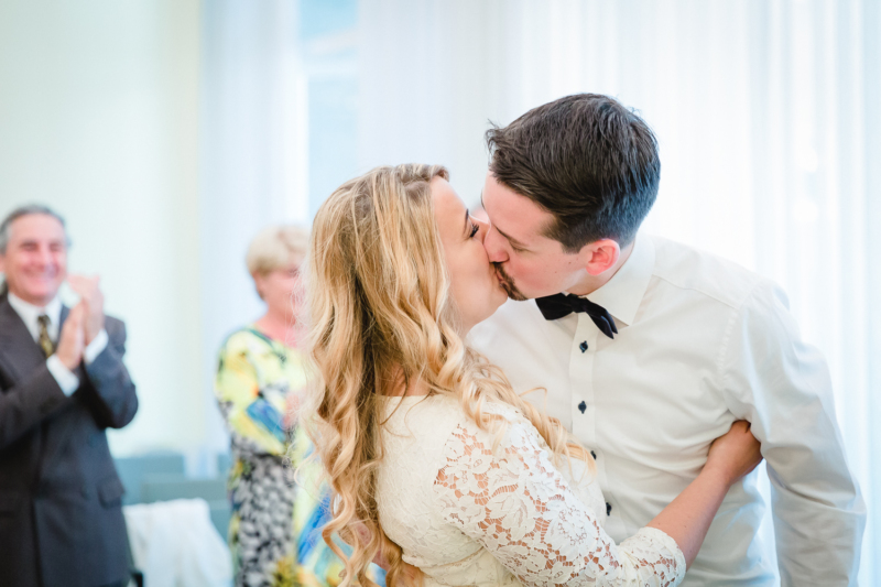 wedding kiss by sarahandsamuelphotography